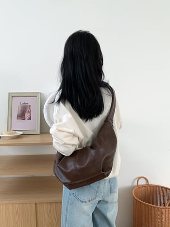 Dumpling-stil crossbody torba od PU, mekana koža, zatvaranje na zip, unutarnja zip torbica i džep za mobitel, poliester podstava, jedna naramenica, gradski minimalistički stil, proljeće 2025