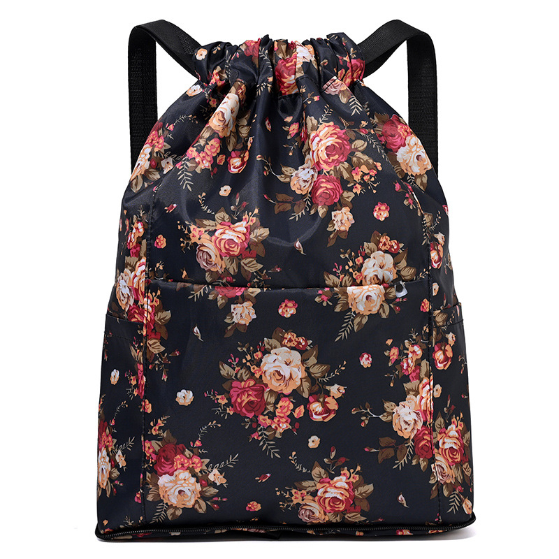 Σακίδιο με κορδόνι σε αστικό στυλ από Oxford ύφασμα, με εσωτερικό θήκη με φερμουάρ και πολυεστερική επένδυση, διπλώνεται για αποθήκευση