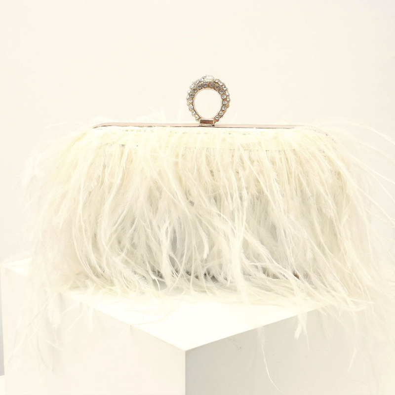 Medaji táska | Anyag: plüss | Belső: poliészter | Stílus: Kis négyzet alakú táska | Záródás: retesz