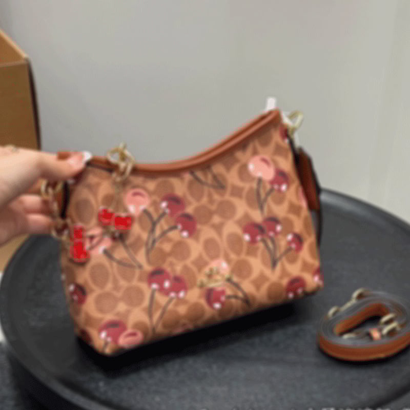 Geantă bucket din PVC, căptușeală PU, închidere cu șnur, formă orizontală pătrată, buzunar intern cu patch