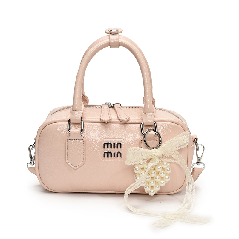 Crossbody torbica u gradskom minimalističkom stilu, PU koža, vodoravan kvadratni oblik, zatvaranje na zip, poliesterska podstava, unutarnja ID džep