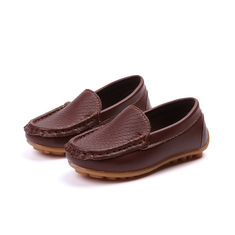 Gyerekeknek készült sportcipő PVC felsőrésszel, gumitalppal, alacsony szár, elasztikus pánt, koreai stílus