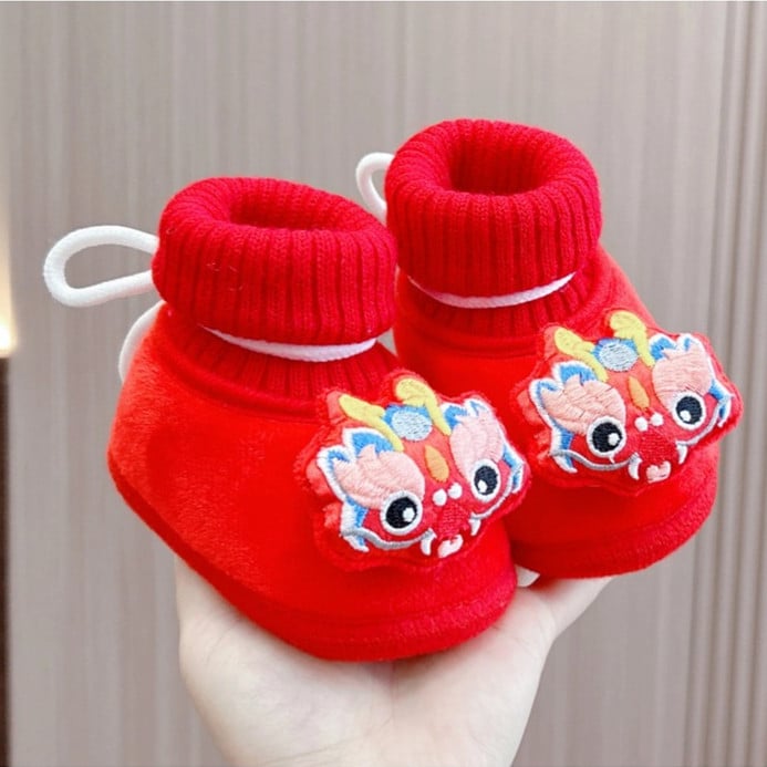 Baba első lépéses cipő - nubuk felső, vastag bélés a melegért, csúszásmentes talp, hátul kötés, 12-36 hónaposaknak