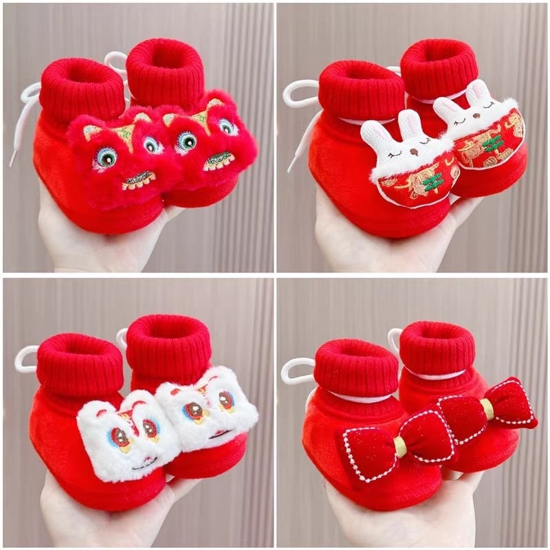 Baba első lépéses cipő - nubuk felső, vastag bélés a melegért, csúszásmentes talp, hátul kötés, 12-36 hónaposaknak