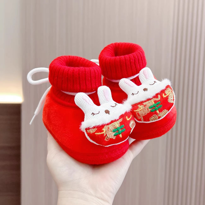 Baba első lépéses cipő - nubuk felső, vastag bélés a melegért, csúszásmentes talp, hátul kötés, 12-36 hónaposaknak