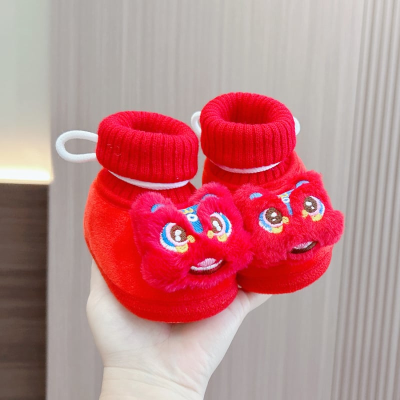 Baba első lépéses cipő - nubuk felső, vastag bélés a melegért, csúszásmentes talp, hátul kötés, 12-36 hónaposaknak