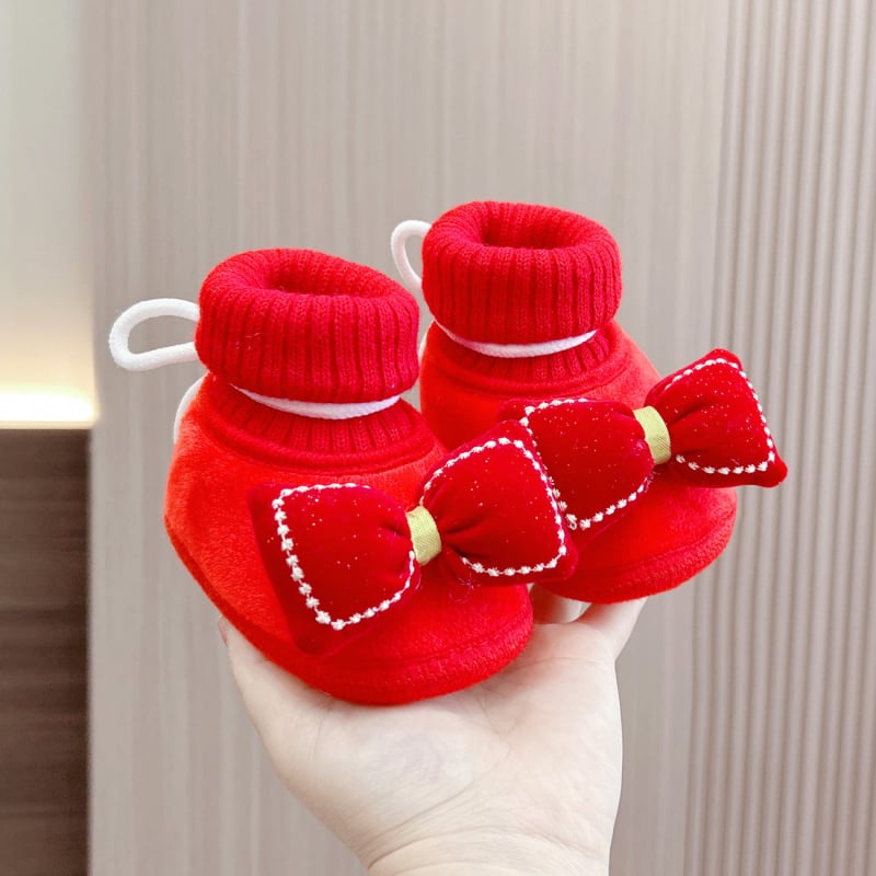 Baba első lépéses cipő - nubuk felső, vastag bélés a melegért, csúszásmentes talp, hátul kötés, 12-36 hónaposaknak