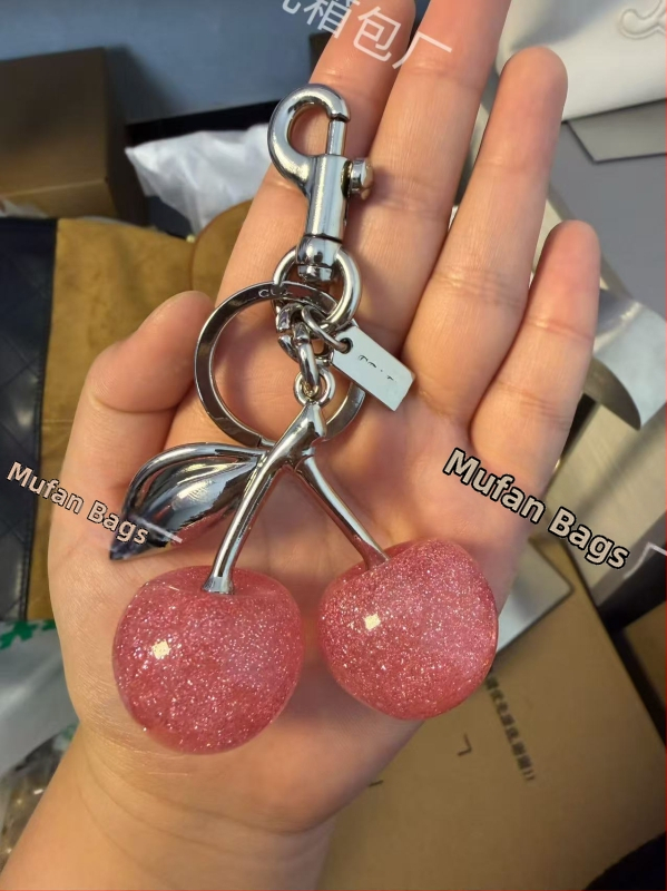 Ключодържател за чанта с шарка Череша, смола, декоративен аксесоар, стил смесена естетика, пролет 2025 (Материал: Смола; Шаблон: Плод; Функция: Декорация; Стил: Смесена естетика; Година на пускане: Пролет 2025)