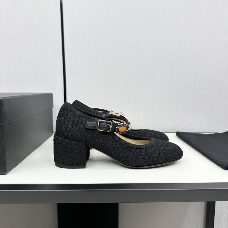 Cipele Mary Jane, okrugli vrh, srednja peta 3-5 cm, kopča, kožna potplata
