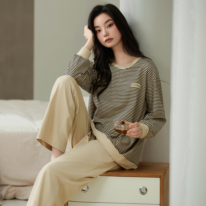 Σετ πιτζάμες από καθαρό βαμβάκι, μακριές μανίκια, στρογγυλή λαιμόκοψη, αντιβακτηριακό και αναπνεύσιμο, μεσαίου βάρους 181–200 g/m², κατάλληλο για άνοιξη και φθινόπωρο, για σπίτι και εξωτερικούς χώρους.