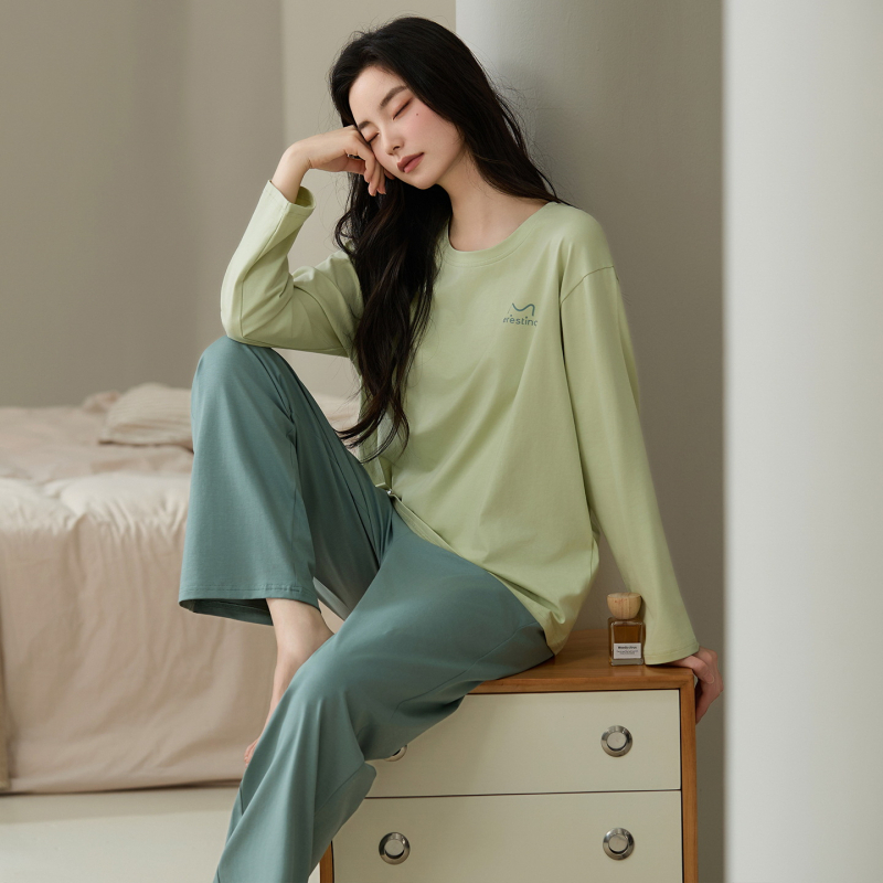 Σετ πιτζάμες από καθαρό βαμβάκι, μακριές μανίκια, στρογγυλή λαιμόκοψη, αντιβακτηριακό και αναπνεύσιμο, μεσαίου βάρους 181–200 g/m², κατάλληλο για άνοιξη και φθινόπωρο, για σπίτι και εξωτερικούς χώρους.