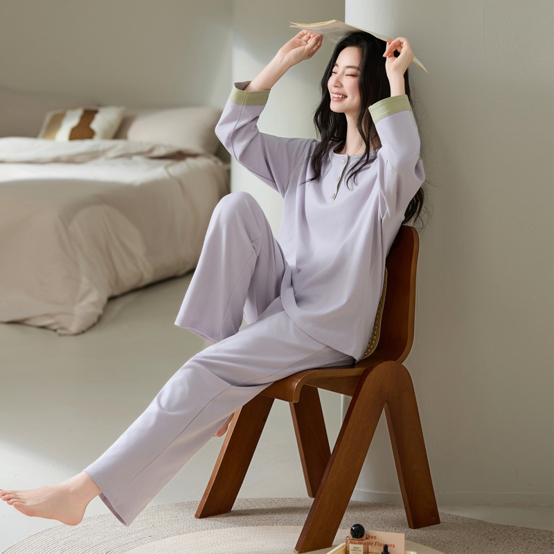 Σετ πιτζάμες από καθαρό βαμβάκι, μακριές μανίκια, στρογγυλή λαιμόκοψη, αντιβακτηριακό και αναπνεύσιμο, μεσαίου βάρους 181–200 g/m², κατάλληλο για άνοιξη και φθινόπωρο, για σπίτι και εξωτερικούς χώρους.