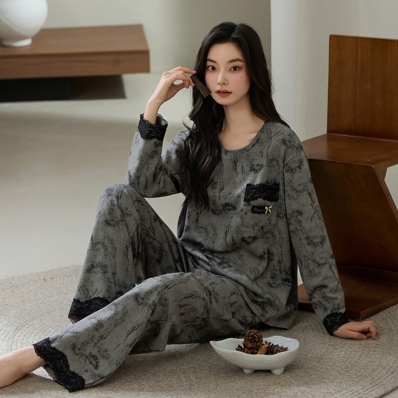 Σετ πιτζάμες από καθαρό βαμβάκι, μακριές μανίκια, στρογγυλή λαιμόκοψη, αντιβακτηριακό και αναπνεύσιμο, μεσαίου βάρους 181–200 g/m², κατάλληλο για άνοιξη και φθινόπωρο, για σπίτι και εξωτερικούς χώρους.