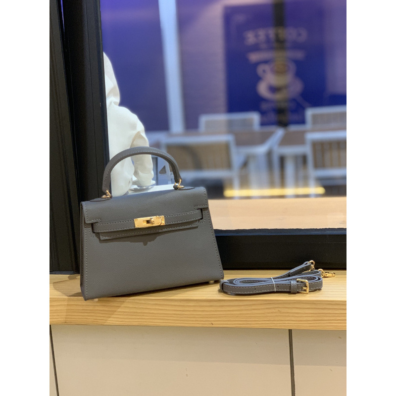 Mini Kelly torbica od ultrafibra, europsko-američki retro stil, vodoravni pravokutni oblik, zaključavanje s klipsom, unutarnji džepovi za telefon i dokumente