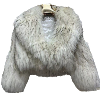 Dámsky kožušný kabát s golierom z raccoon kožušiny, ultra krátka dĺžka (≤40 cm), šitý strih s vysokým pásom, dlhé rukávy, V-ýrez