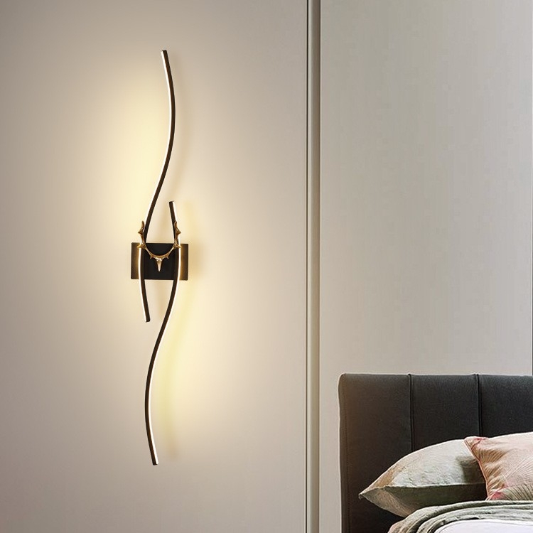 Φωτιστικό τοίχου LED με σχέδιο κέρατος ελαφιού, μοντέρνο μινιμαλιστικό στυλ, αλουμινένιο σκίαστρο, μεταλλικό σώμα, 220V