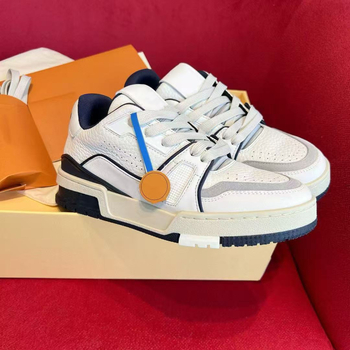 Αθλητικά παπούτσια από γνήσιο δέρμα, χαμηλό πάνω μέρος, με κορδόνια, καουτσούκ σόλα