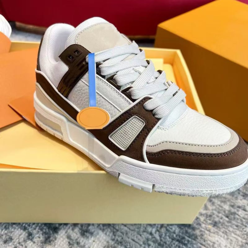 Αθλητικά παπούτσια από γνήσιο δέρμα, χαμηλό πάνω μέρος, με κορδόνια, καουτσούκ σόλα