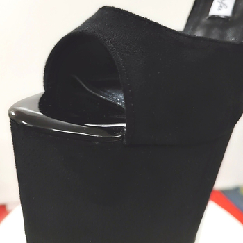 Сандали с тънък ток над 8 см, горна част от кърдюрен плат, закопчаване с катарама, отворен пръст, подметка от гума, вътрешност микрофибър