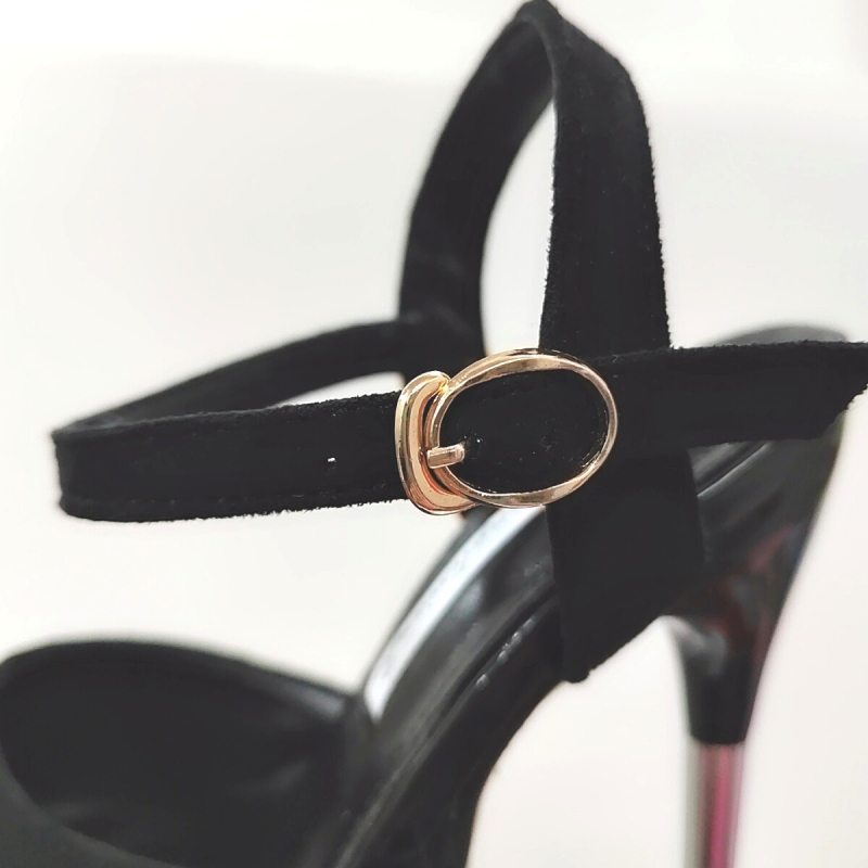 Сандали с тънък ток над 8 см, горна част от кърдюрен плат, закопчаване с катарама, отворен пръст, подметка от гума, вътрешност микрофибър