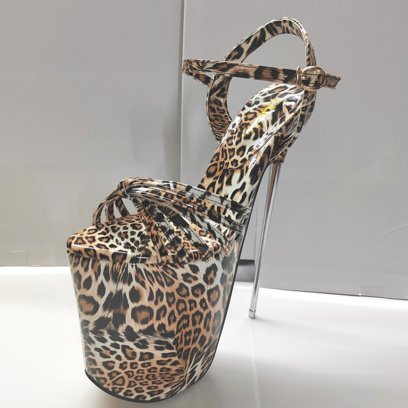 Сандали с тънък ток над 8 см, горна част от кърдюрен плат, закопчаване с катарама, отворен пръст, подметка от гума, вътрешност микрофибър