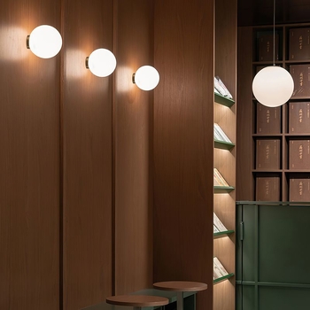 Σκανδιναβική μινιμαλιστική επιτοίχια λάμπα με στρογγυλή σφαίρα για διάδρομο, είσοδο και υπνοδωμάτιο – LED, ακρυλικό καπάκι, σώμα από σίδηρο, τάση έως 36V