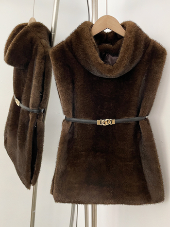 Dámsky vest z umelej kožušiny, bez rukávov, krátky strih, malý rolákový golier, 95%+ umelej kožušiny