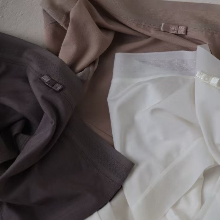 Dámske nohavičky z ultra jemného modalu s hodvábom z moruše; priedušné, antibakteriálne; pletený materiál; stredný pás; podšívka rozkroku 100% bavlna