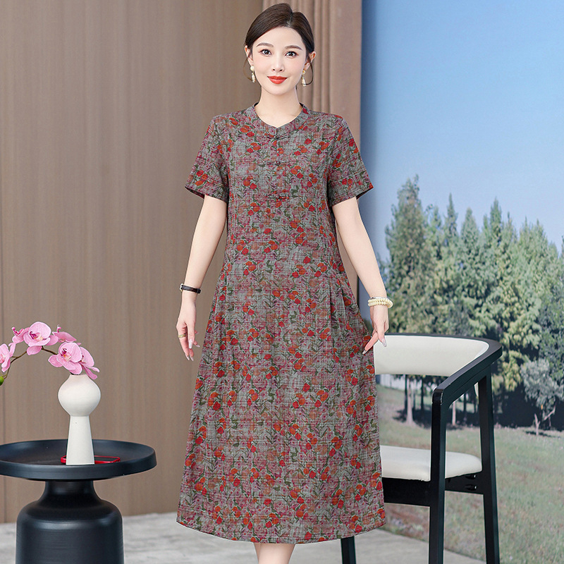 A-line haljina u kineskom stilu s cvjetnim uzorkom, ovratnik Cheongsam tipa, kopčama s tri gumba, poliester tkanina, srednje duljine.