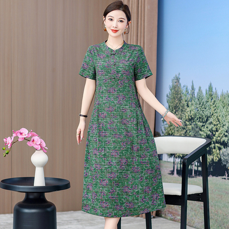 A-line haljina u kineskom stilu s cvjetnim uzorkom, ovratnik Cheongsam tipa, kopčama s tri gumba, poliester tkanina, srednje duljine.