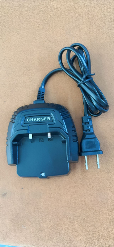 Walkie-Talkie LiPo akkumulátor USB töltővel – Kapacitás 8000, RF Kimenet 400, Frekvenciasáv 10km-50km, Elméleti távolság 1.5km-3km, Vízálló