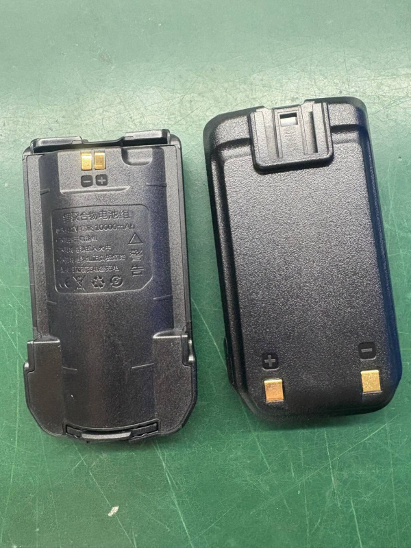 Walkie-Talkie LiPo akkumulátor USB töltővel – Kapacitás 8000, RF Kimenet 400, Frekvenciasáv 10km-50km, Elméleti távolság 1.5km-3km, Vízálló