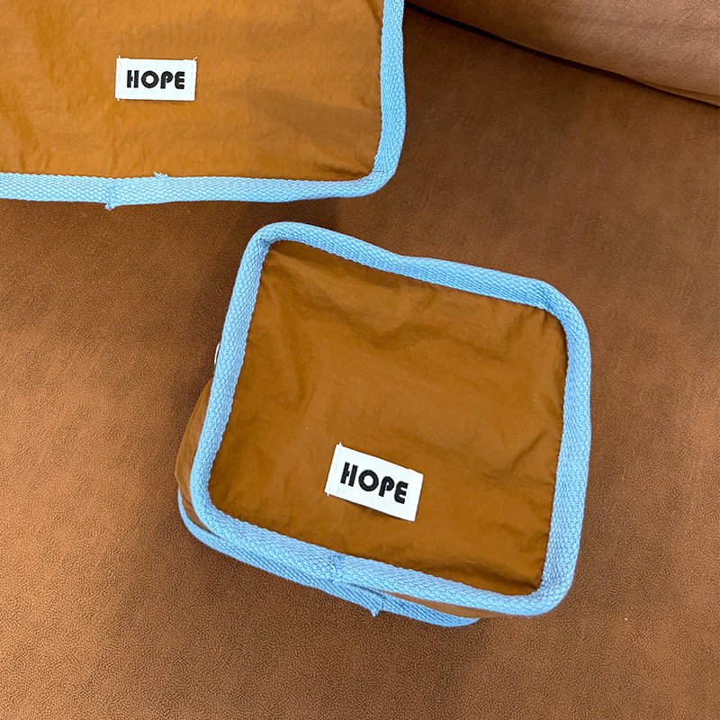 Geantă cosmetică din nylon, stil urban minimalist, geantă mică pătrată, organizator cosmetic de voiaj portabil, lansare vara 2025