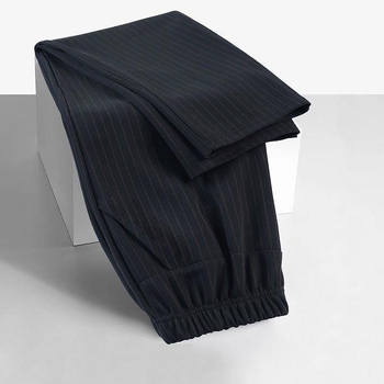 Női capri nadrág, magas derék, laza szabás, egyenes szár, poliészter anyag (90-95% poliészter)