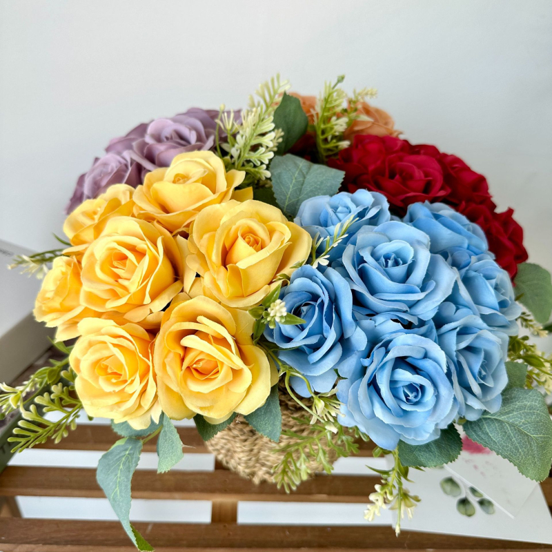 7‑fejű kézzel tartott rózsák esküvői fotózáshoz – rekvizit | Márka: Quanyi flowers; Anyag: Pan fabric; Fajta: Rose