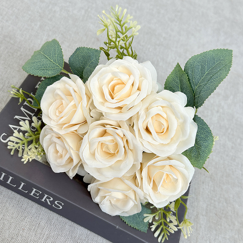 7‑fejű kézzel tartott rózsák esküvői fotózáshoz – rekvizit | Márka: Quanyi flowers; Anyag: Pan fabric; Fajta: Rose