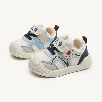 Baba- és kisgyermek járócipő, tavasz–ősz, légáteresztő, csúszásmentes, kopásálló; felsőrész PU/szintetikus bőr, talp TPR, Velcro-zárás, alacsony bokavágás, mesefigurás minta, 6–36 hónapos korosztály