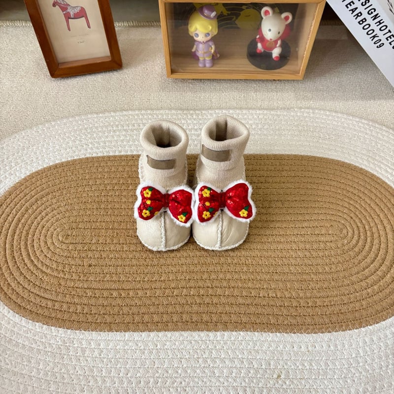 Baba zoknicipő bundás felsővel (Tél; Rajzfilm-minta; 12–48 hónapos kor)