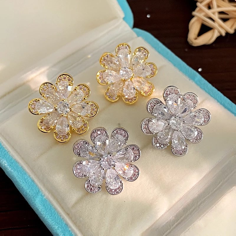 Σκουλαρίκια με λουλουδάτο σχέδιο, χαλκός βάσης, ζιρκόν σε ενθέσεις, ακίδες από ασήμι 925, Luo Xun