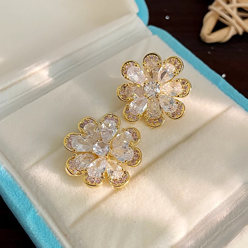 Σκουλαρίκια με λουλουδάτο σχέδιο, χαλκός βάσης, ζιρκόν σε ενθέσεις, ακίδες από ασήμι 925, Luo Xun