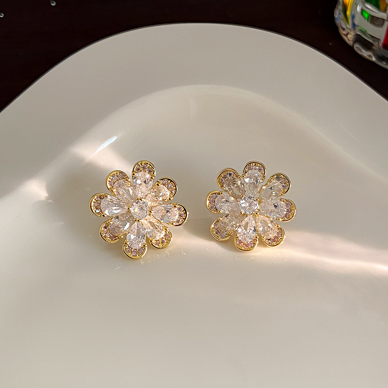 Σκουλαρίκια με λουλουδάτο σχέδιο, χαλκός βάσης, ζιρκόν σε ενθέσεις, ακίδες από ασήμι 925, Luo Xun