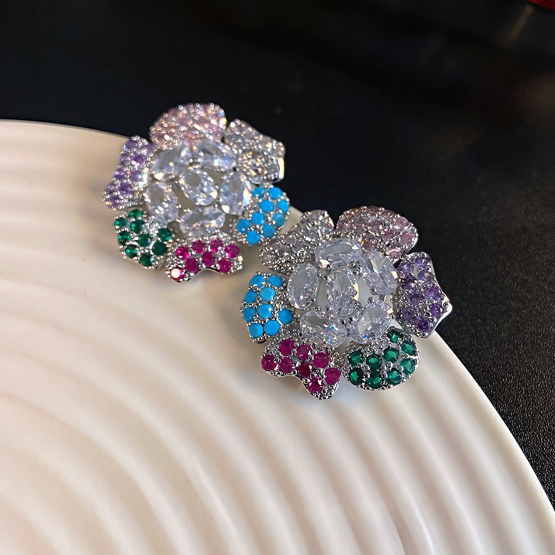 Σκουλαρίκια με λουλουδάτο σχέδιο, χαλκός βάσης, ζιρκόν σε ενθέσεις, ακίδες από ασήμι 925, Luo Xun