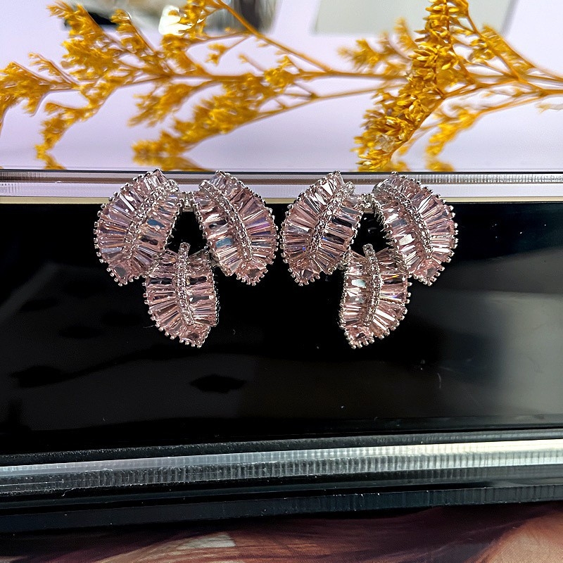 Σκουλαρίκια με λουλουδάτο σχέδιο, χαλκός βάσης, ζιρκόν σε ενθέσεις, ακίδες από ασήμι 925, Luo Xun