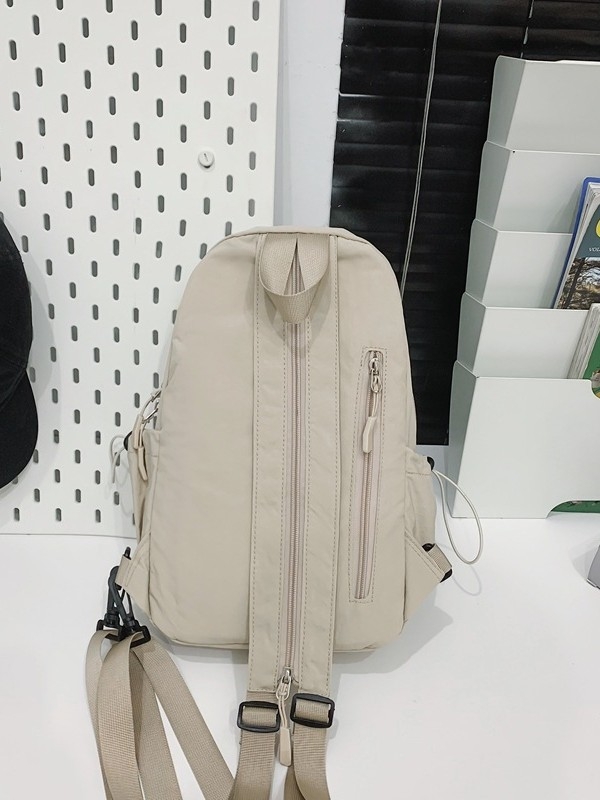 Nylonový batoh na outdoor cestovanie, kapacita do 20 l, nepremokavý, pre 8-palcový notebook, zakrivený ramenný popruh