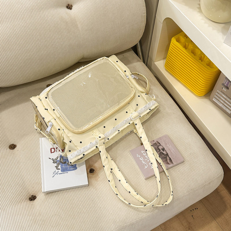 Crossbody torba s gradskim minimalističkim stilom, najlon materijal, horizontalni kvadratni oblik, zatvaranje zipom, laminirano unutarnje, poliester podstava