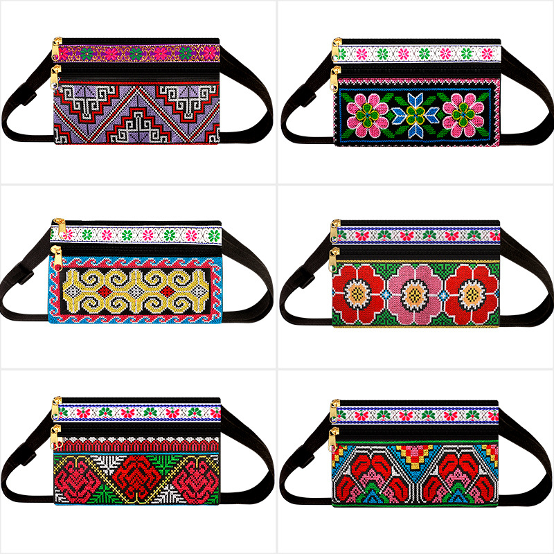 Izšivena crossbody torba od Oxford materijala, zatvaranje na zip, unutarnji džep s zipom, jedna naramenica, stil Nove nacionalne mode