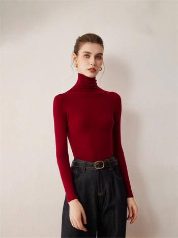 Gyapjú pulóver, magas gallér, karcsú szabás, hosszú ujjú, varratmentes kivitel