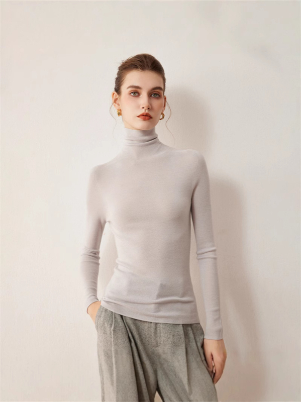 Gyapjú pulóver, magas gallér, karcsú szabás, hosszú ujjú, varratmentes kivitel