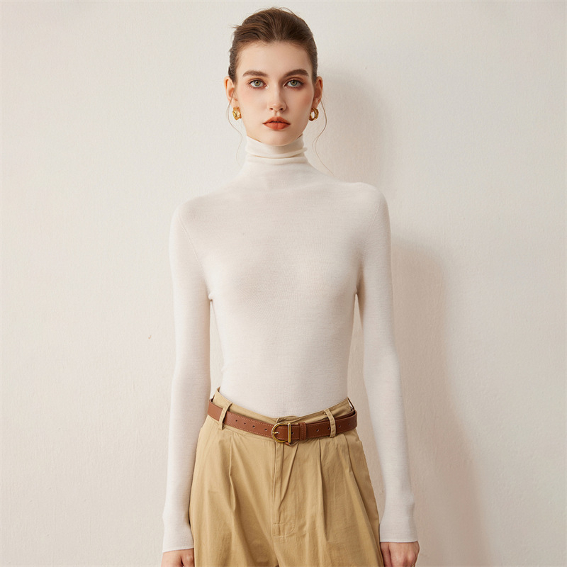 Gyapjú pulóver, magas gallér, karcsú szabás, hosszú ujjú, varratmentes kivitel