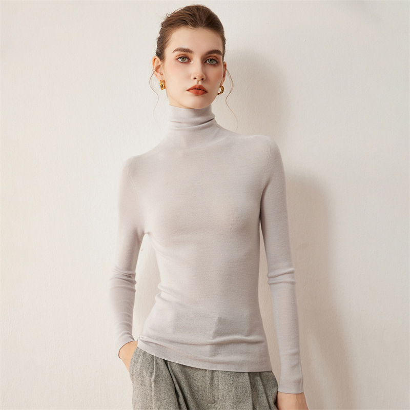 Gyapjú pulóver, magas gallér, karcsú szabás, hosszú ujjú, varratmentes kivitel